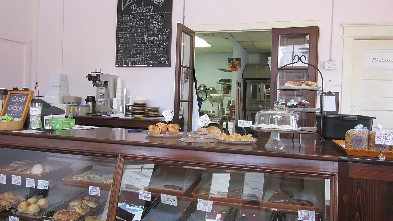 Café-bakery counter